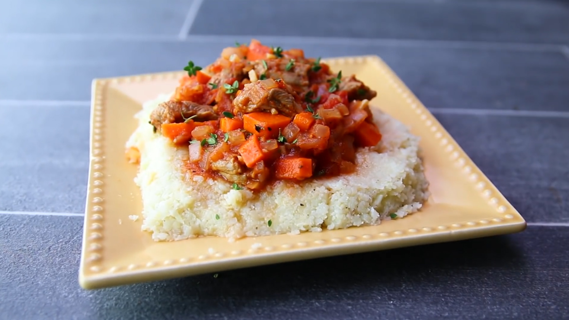 Beef with mashed cauliflower - Lola Covington