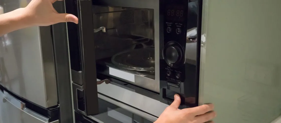 5 Things You Should Never Put in the Microwave