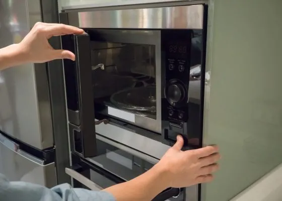 5 Things You Should Never Put in the Microwave