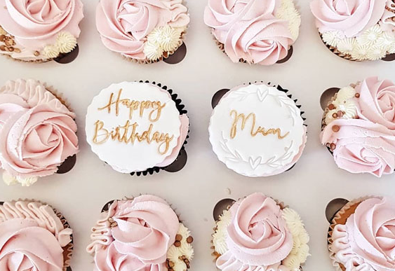 Choosing a Cupcake Stand to Display the Cupcakes