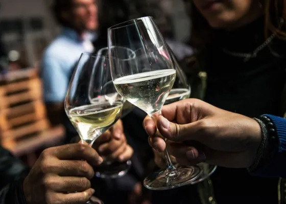 How to Host a Fun Wine-Tasting Party