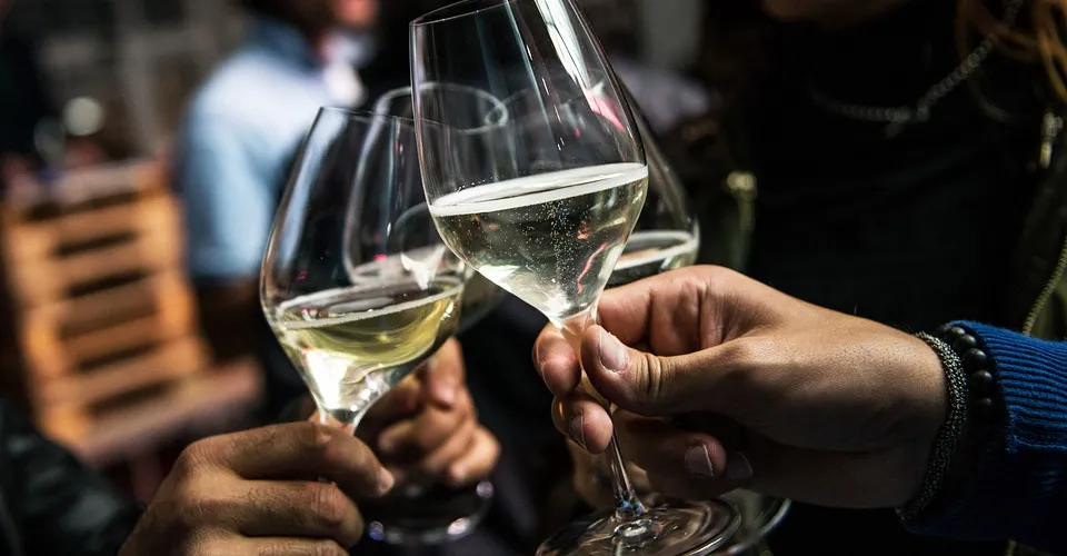 How to Host a Fun Wine-Tasting Party
