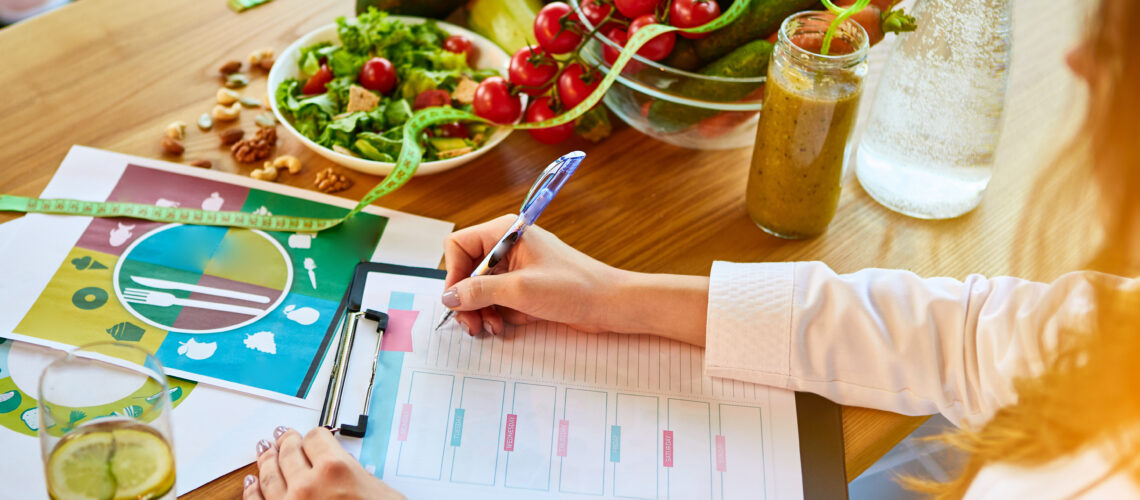 Taking A Career In Nutrition: 5 Pros, Cons, Opportunities, And Outlook