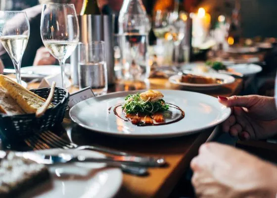 What Are the Pros and Cons of Opening a Restaurant?